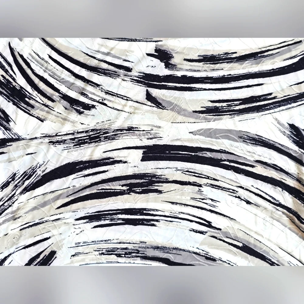 JM Collection Black & White Soft Stretchy Abstract Half Sleeve Top Blouse Size M - Picture 7 of 8